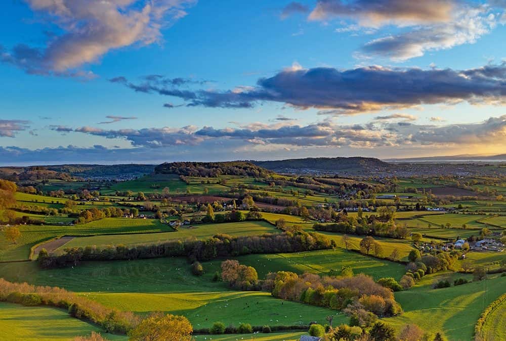 A Guide to the Cotswolds: Villages, Views and Stately Homes