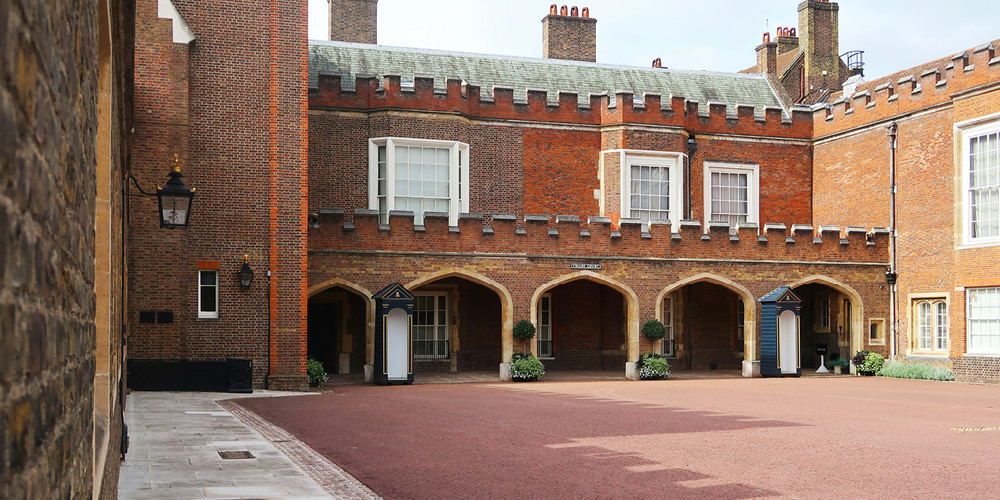 Hampton Court Palace tours 07