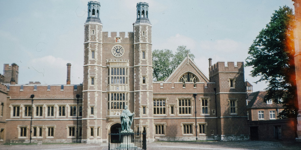 Hampton Court Palace tours 08